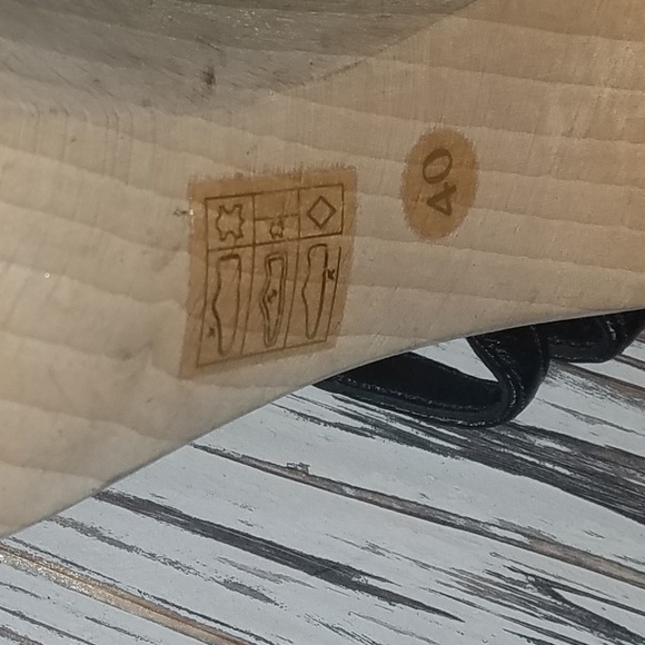 Burberry Heeled Sandals - Picture 3 of 5